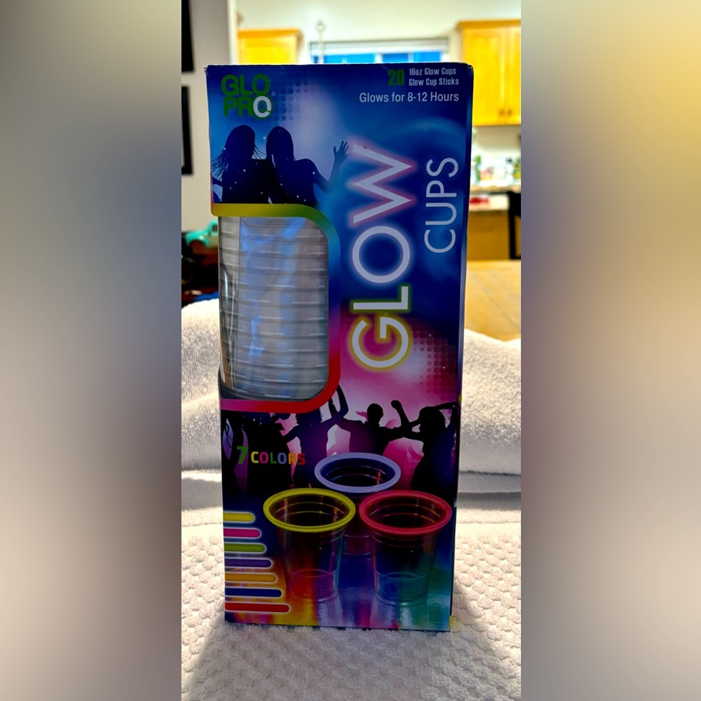 Glo Pro glow cups.  20, 16 ounce cups and stick.  glows for 8 to 12 hours